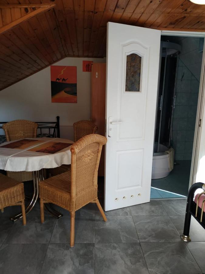 Relax U Janusza Hotel Колобжег Екстериор снимка